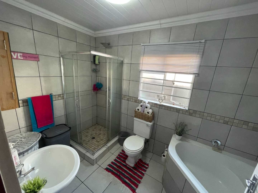 5 Bedroom Property for Sale in Universitas Free State